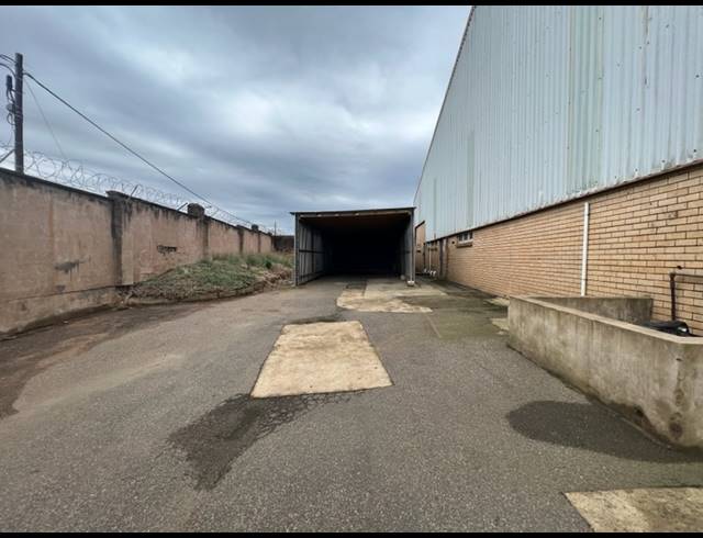 1,530M² WAREHOUSE FOR SALE IN WATERFALL